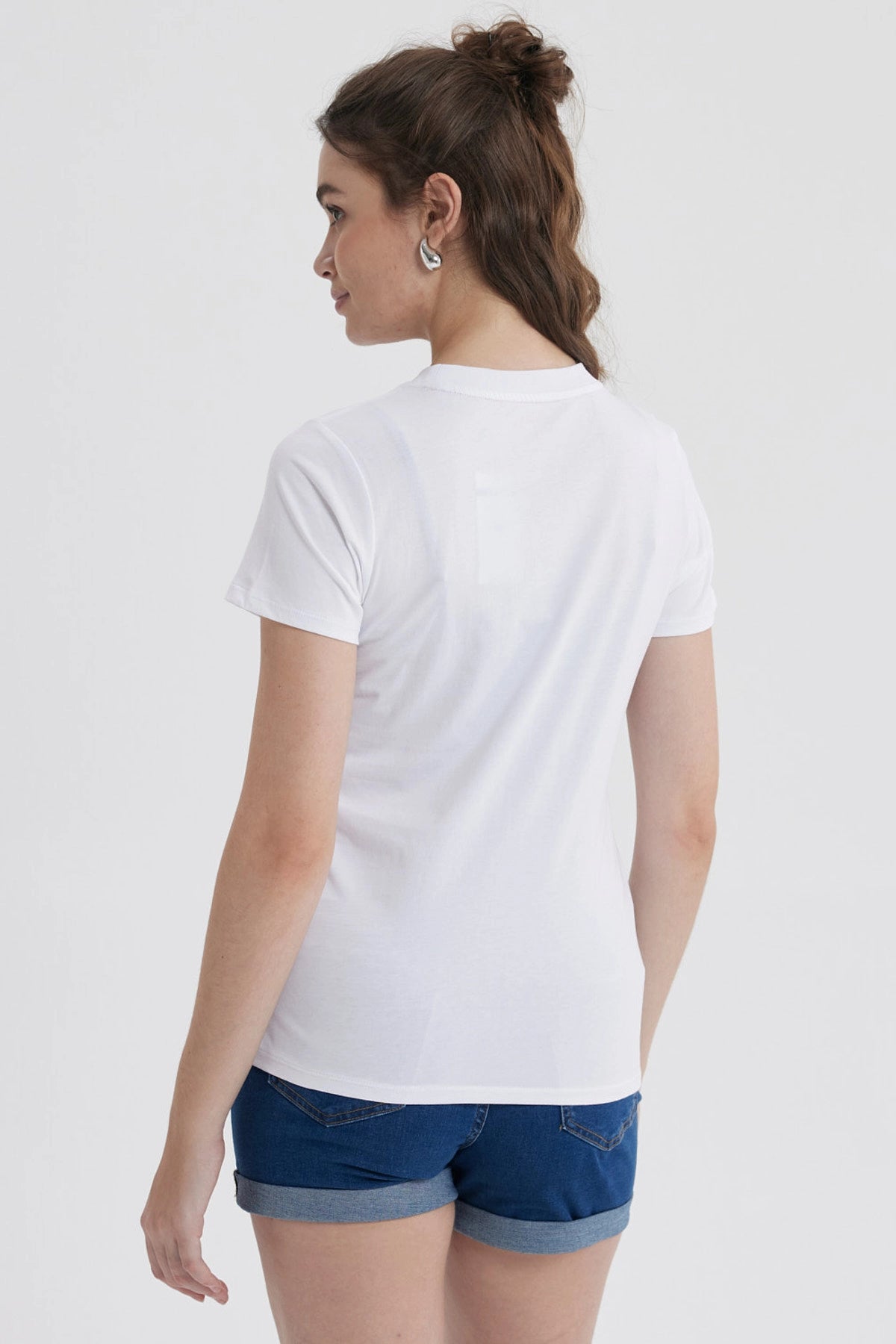 Polera blanca de mujer con estampado de Mickey Mouse del universo Disney