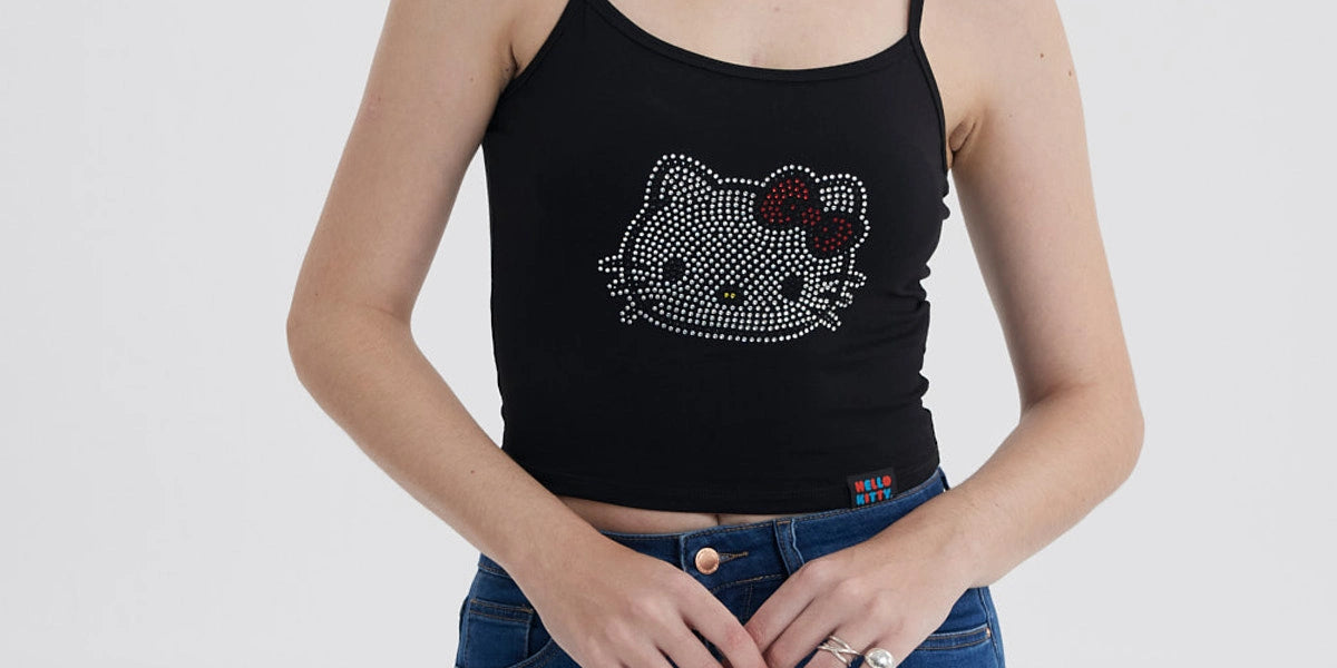 Polera negra mujer con Hello Kitty en cristales y tirantes delgados