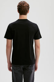 Polera Hombre Logo One Piece Negro