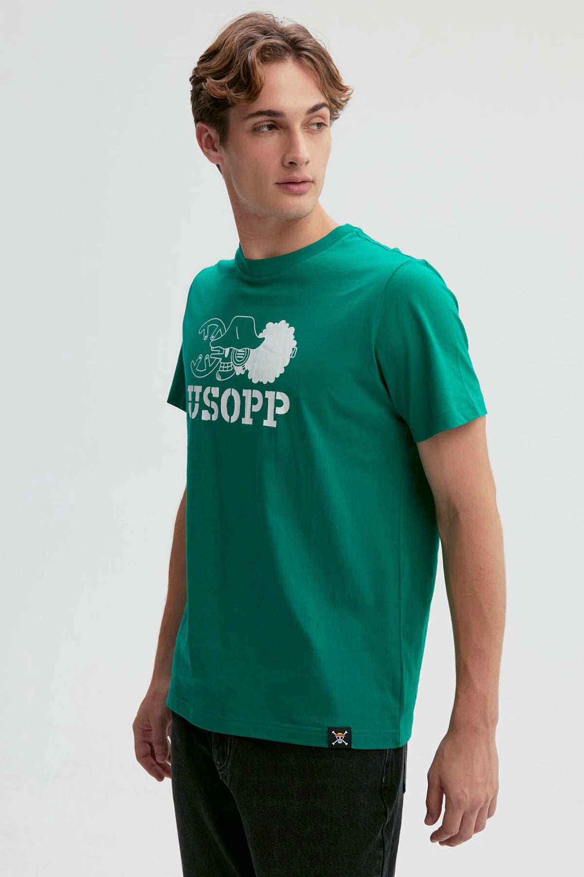 Polera hombre verde con diseño de Usopp de One Piece en el frente