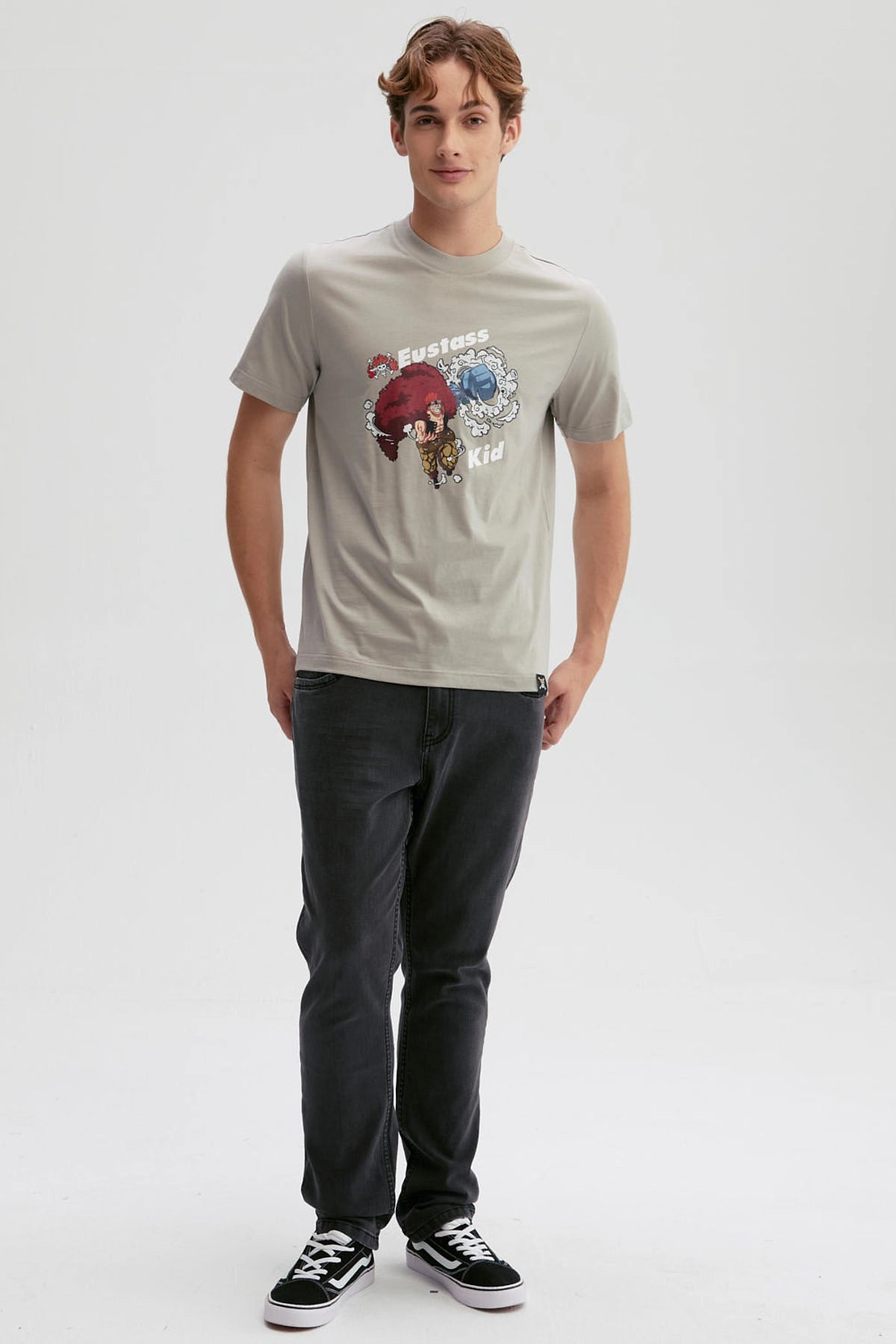 Polera gris de hombre con estampado de Eustass Kid de One Piece