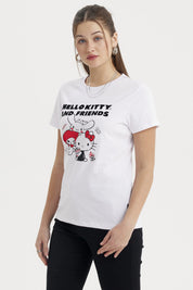 Polera blanca de mujer con estampa grande centrada de Hello Kitty y amigos en estilo gráfico cartoon