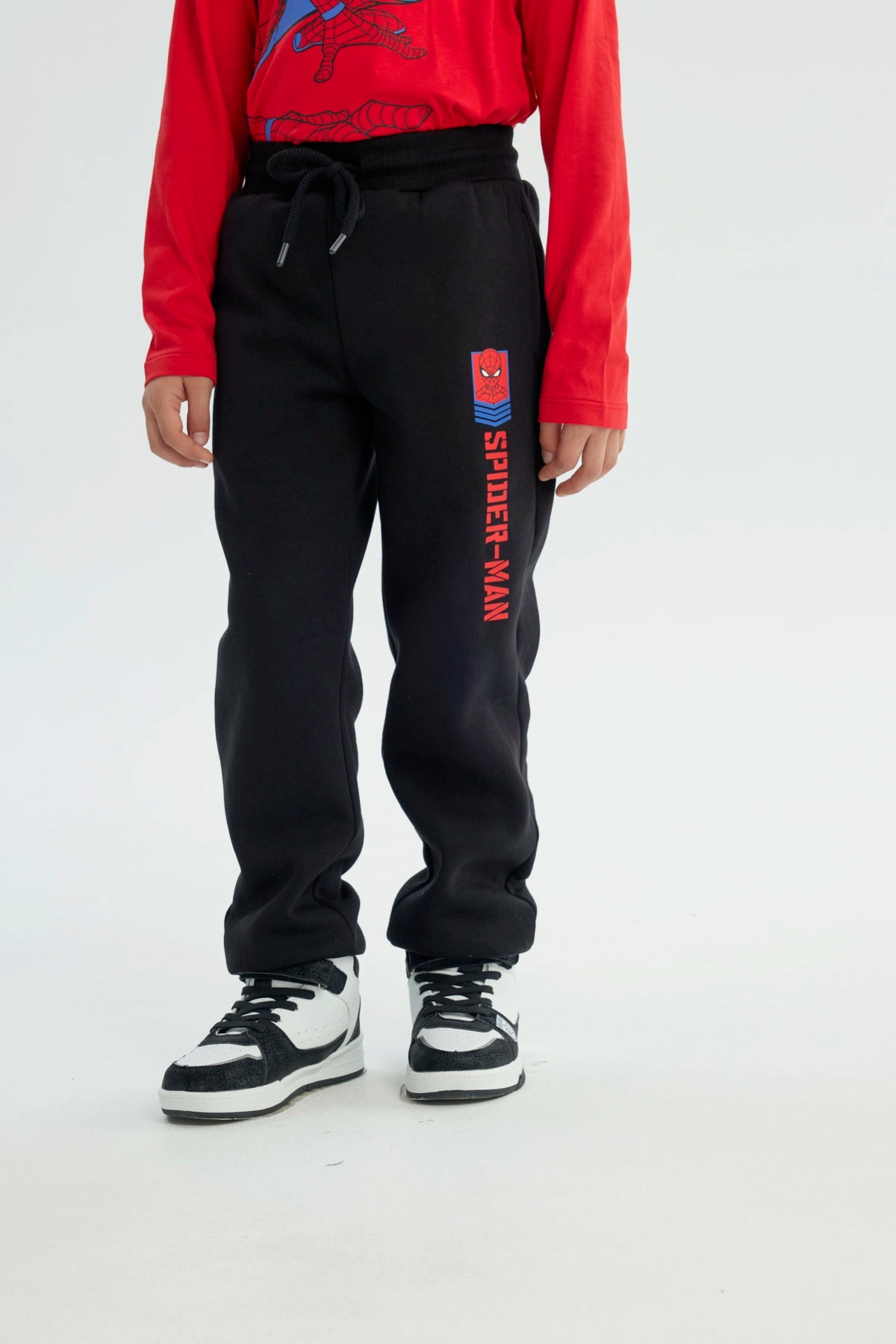 Pantalón Buzo Niño Pitillo Spiderman Negro