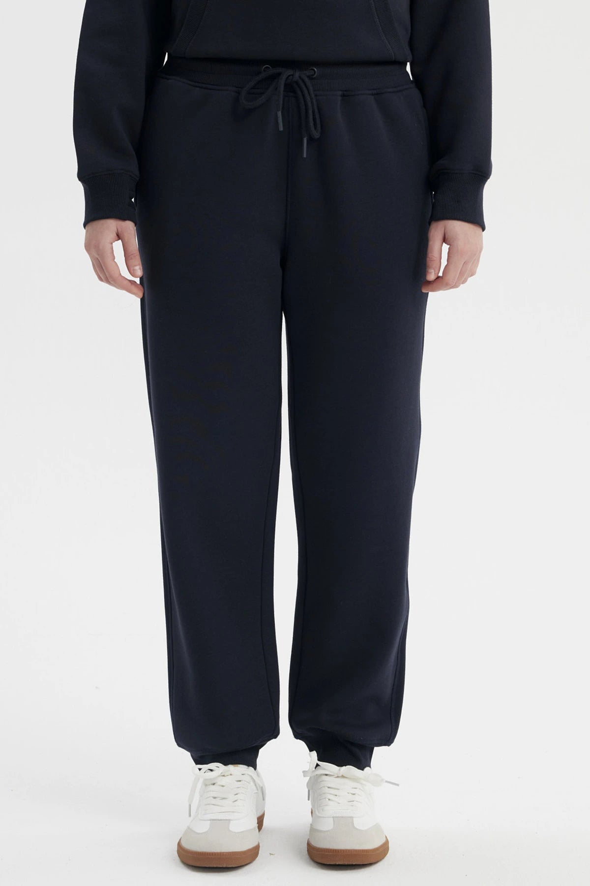 Pantalón jogger azul marino para mujer con cintura elástica y ajuste de cordón prenda lisa ideal para días relajados