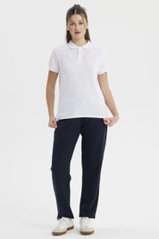 Polera blanca de mujer estilo pique con cuello polo y mangas cortas prenda lisa y clásica ideal para el día a día