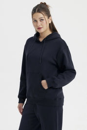 Polerón unisex azul marino con capucha y bolsillo canguro prenda lisa cómoda y casual para uso diario