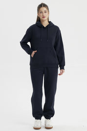 Polerón unisex azul marino con capucha y bolsillo canguro prenda lisa cómoda y casual para uso diario