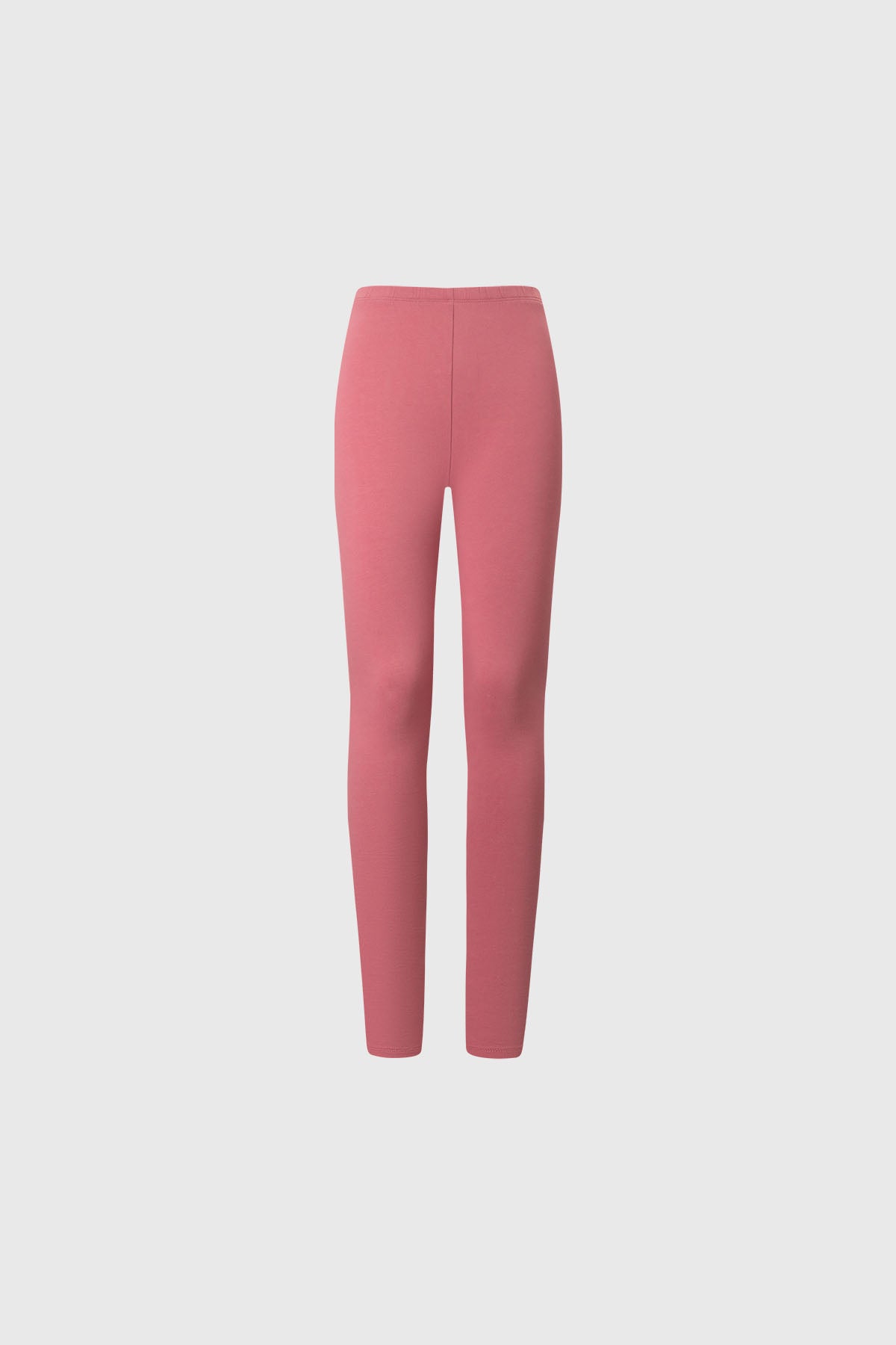 Bipack de calzas para niña con una prenda lisa en color rosado y otra negra con estampado de corazones pequeños