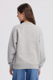 Polerón gris melange para niña con estampado Cherry Bomb en el frente mostrando cerezas y texto Happy Vibes
