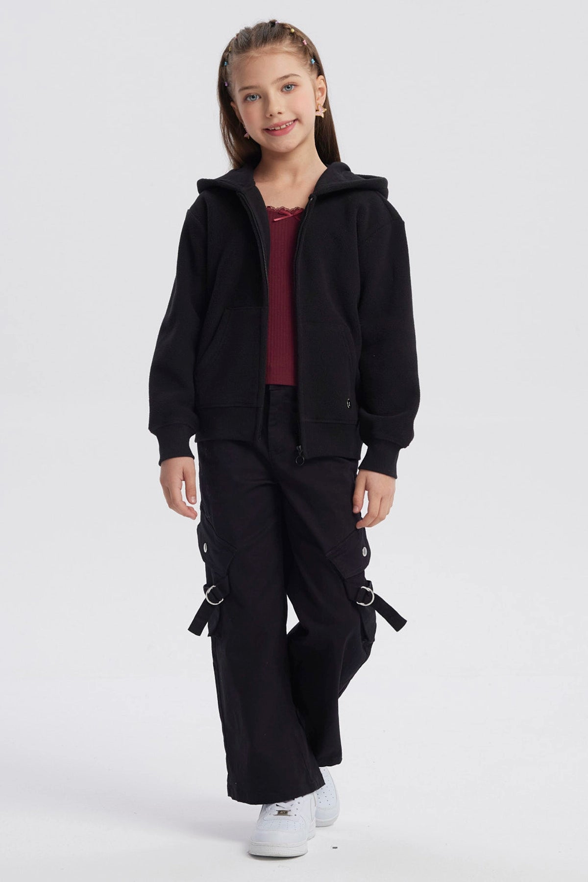 Polar negro para niña con capucha y bolsillos lisos sin estampa cierre frontal cómodo y cálido para el invierno