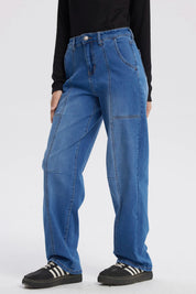 Jeans baggy azul para niña con costuras visibles y corte holgado sin estampa lisa y moderna