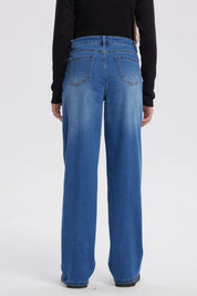 Jeans baggy azul para niña con costuras visibles y corte holgado sin estampa lisa y moderna
