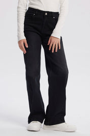Jeans wide leg negro para niña con diseño liso y corte moderno sin estampa visibles adecuados para ocasiones casuales