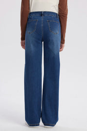 Jeans niña wide leg azul con diseño liso corte amplio sin estampa visible