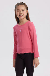 Polera niña slim fucsia con manga larga y estampa frontal de texto 'Best Friend' con flor pequeña estilo casual