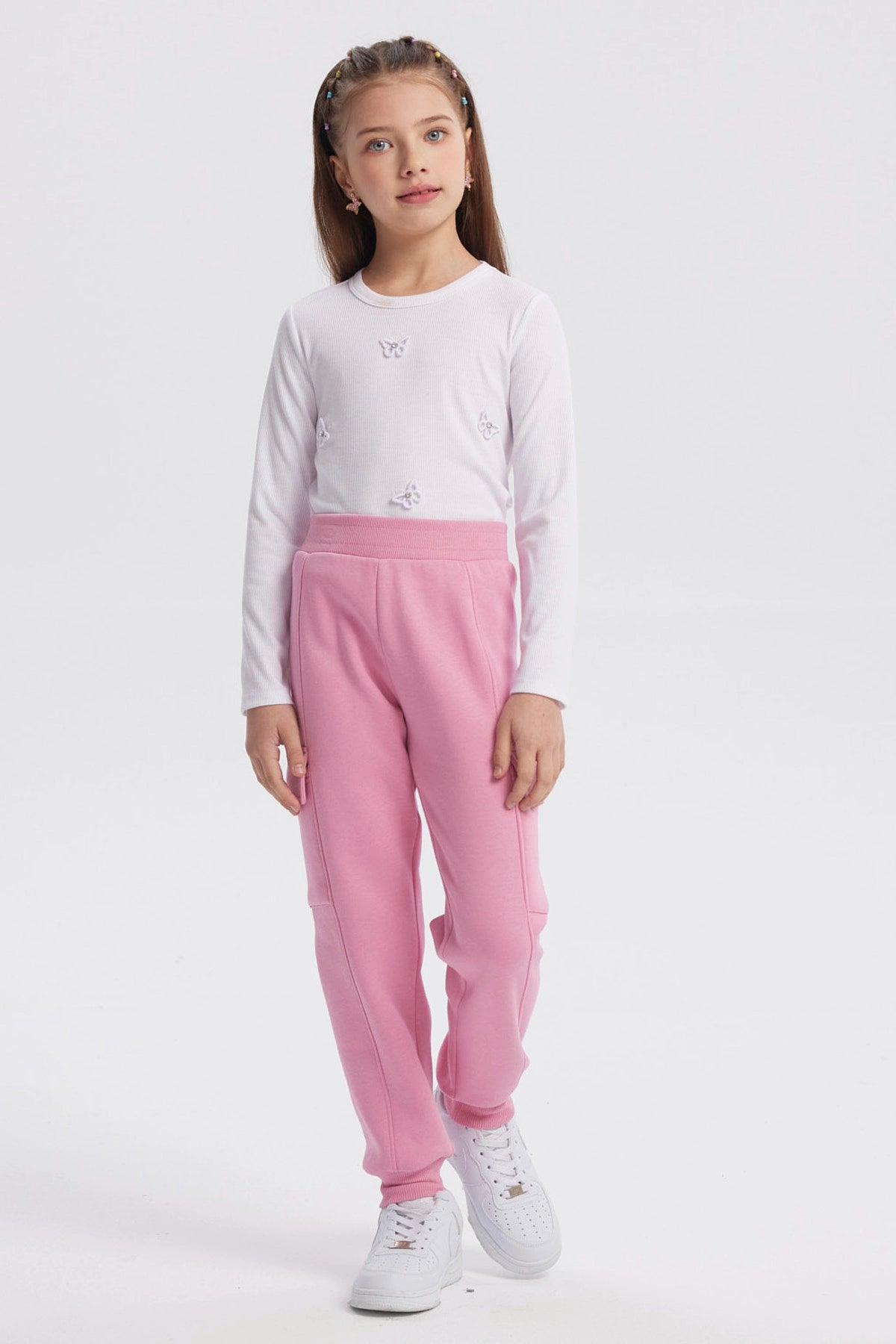 Pantalón buzo pitillo rosado para niña con cintura elástica prenda lisa sin estampa ideal para actividades cotidianas