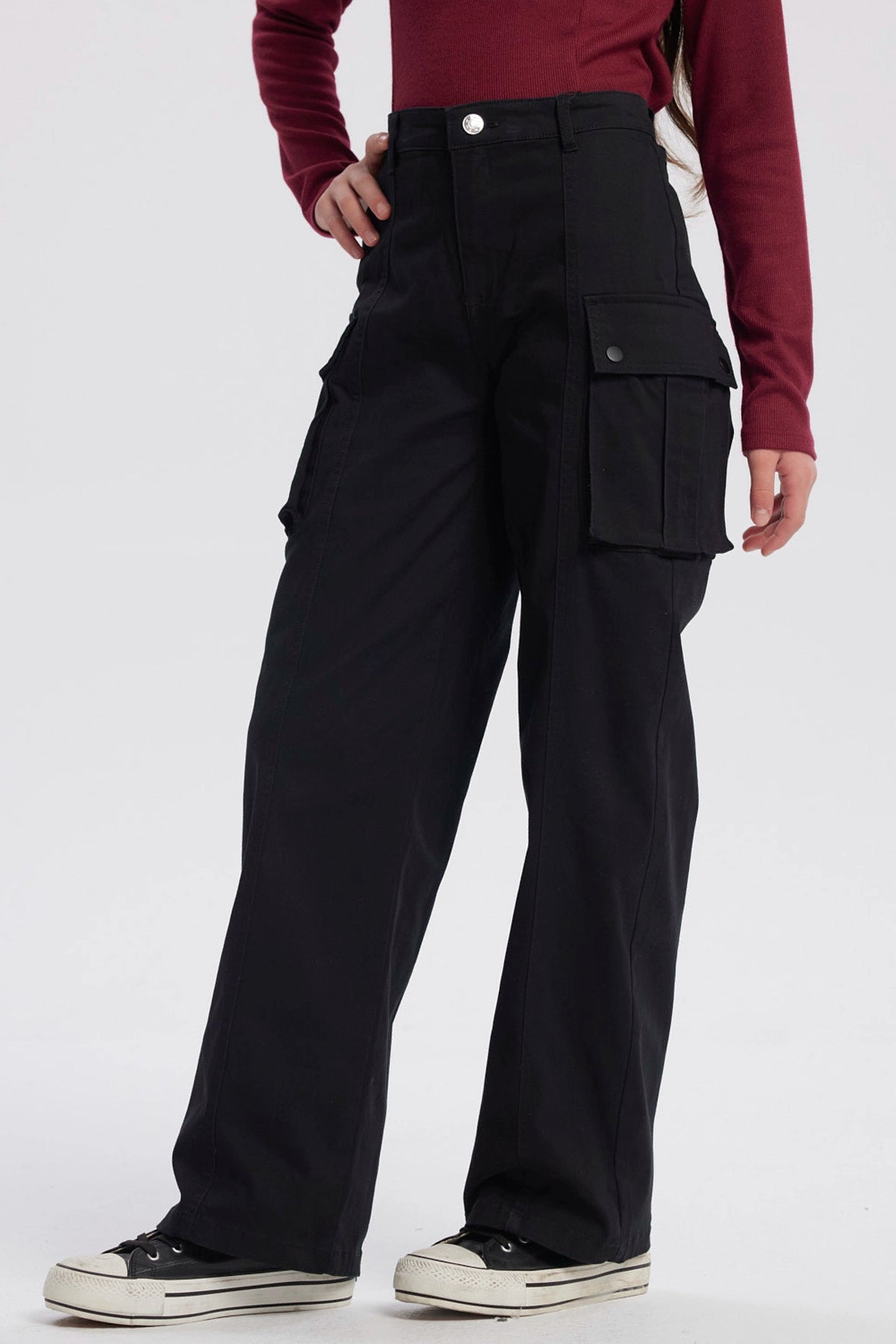 Pantalón niña wide leg negro con bolsillos cargo laterales estilo casual sin estampa lisa ideal para combinar con todo