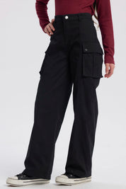 Pantalón niña wide leg negro con bolsillos cargo laterales estilo casual sin estampa lisa ideal para combinar con todo