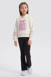 Polerón crudo de niña con cuello camisero diseño Power Girl 80 en el frente letras rosas con corazones estilo casual