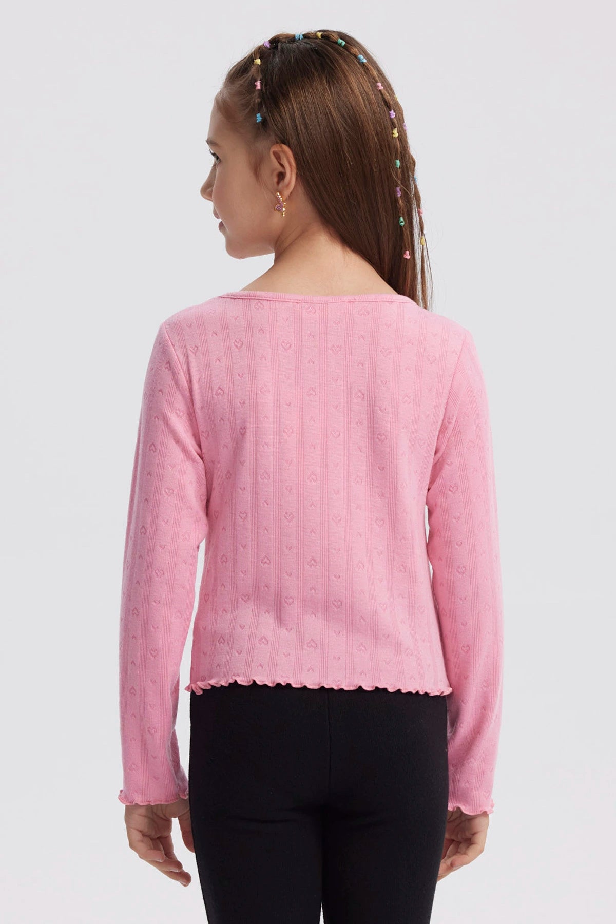 Polera de niña rosada con lazos y pequeños corazones en toda la prenda diseño delicado y manga larga