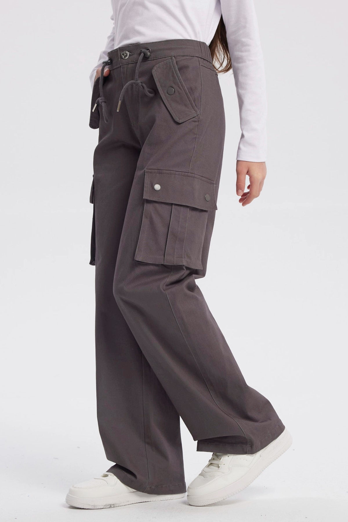 Pantalón cargo marengo niña con cordón ajustable bolsillos laterales amplios y diseño liso casual y versátil