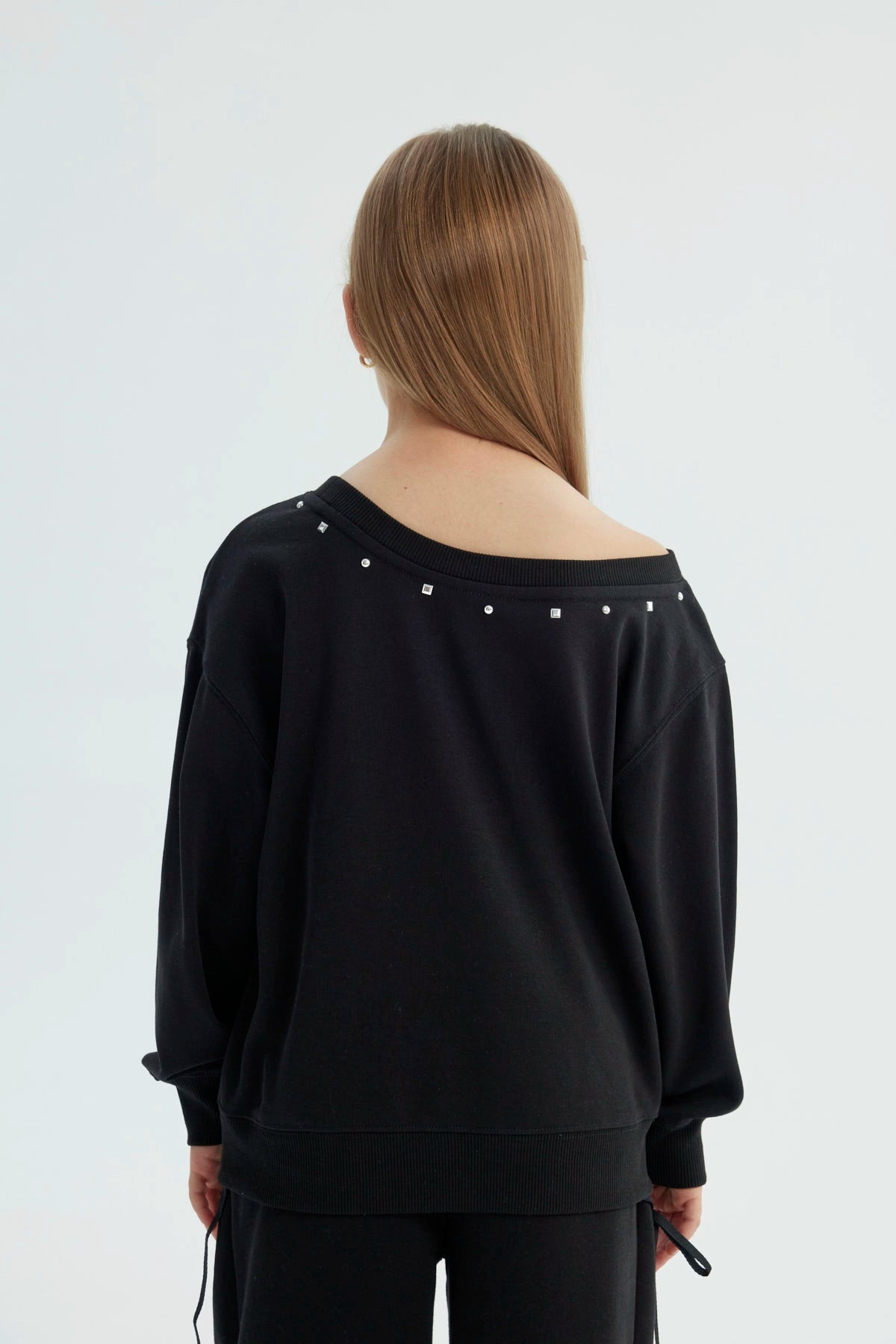Polerón Niña Classic Hombro Descubierto Negro