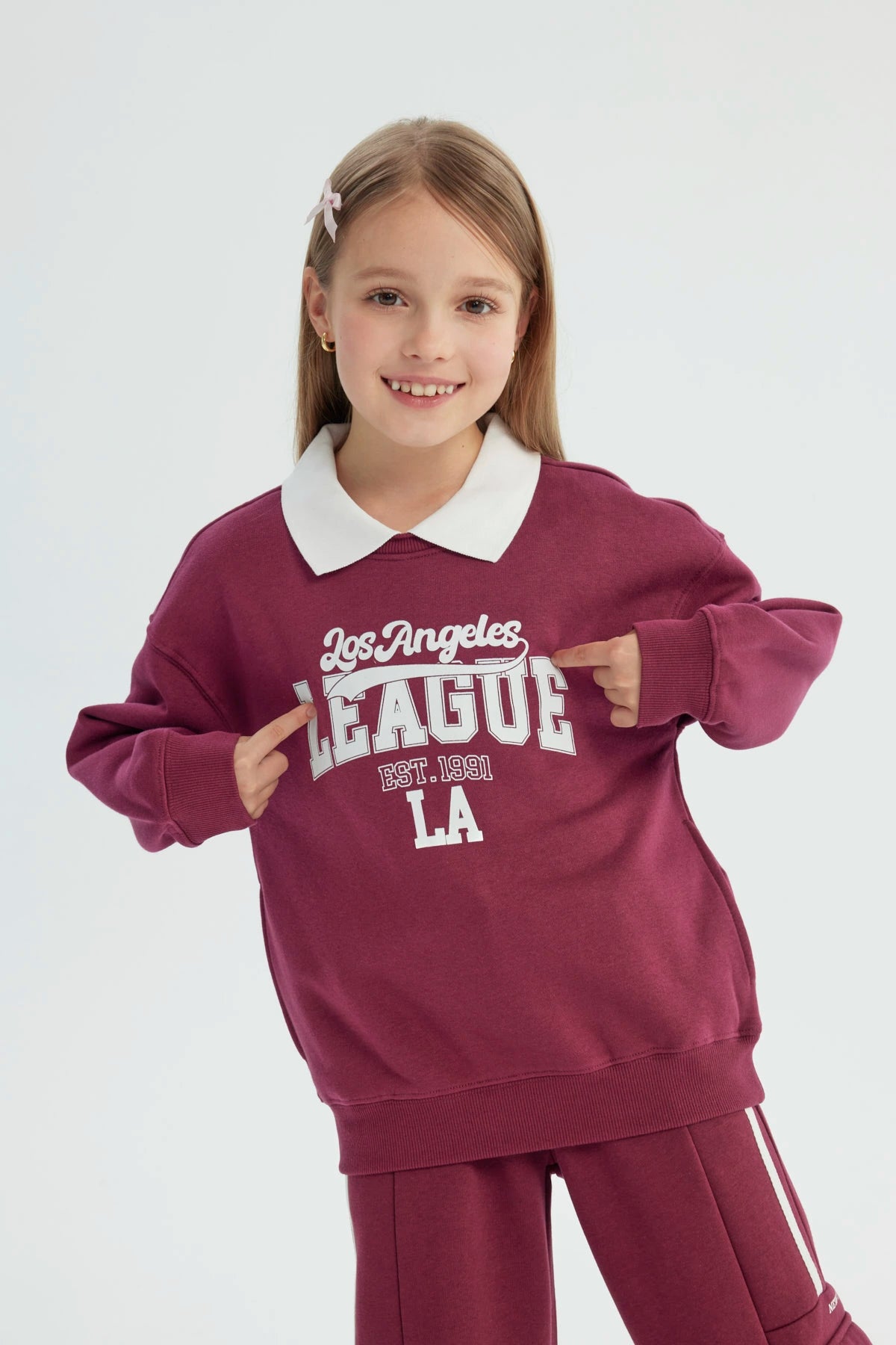 Polerón Niña Classic Cuello Camisero Burdeo
