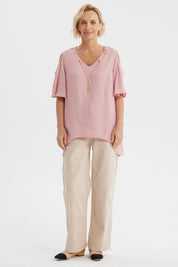 Blusa mujer palo rosa con cuello V y mangas abiertas sin estampa lisa y elegante para ocasiones casuales