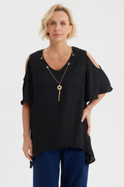 Blusa negra de mujer con cuello V y mangas flare aberturas en los hombros diseño liso elegante y moderno