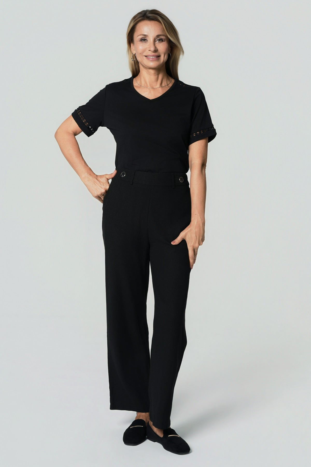 Polera Regular Cuello V Mujer Negro