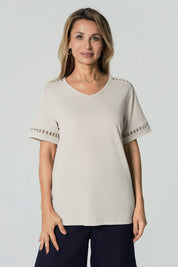 Polera Regular Cuello V Mujer Beige