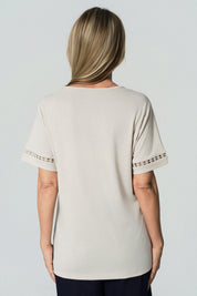 Polera Regular Cuello V Mujer Beige