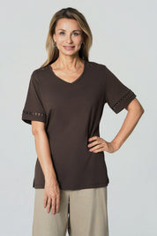 Polera Regular Cuello V Mujer Café Oscuro