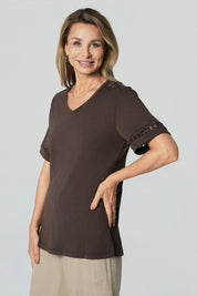 Polera Regular Cuello V Mujer Café Oscuro