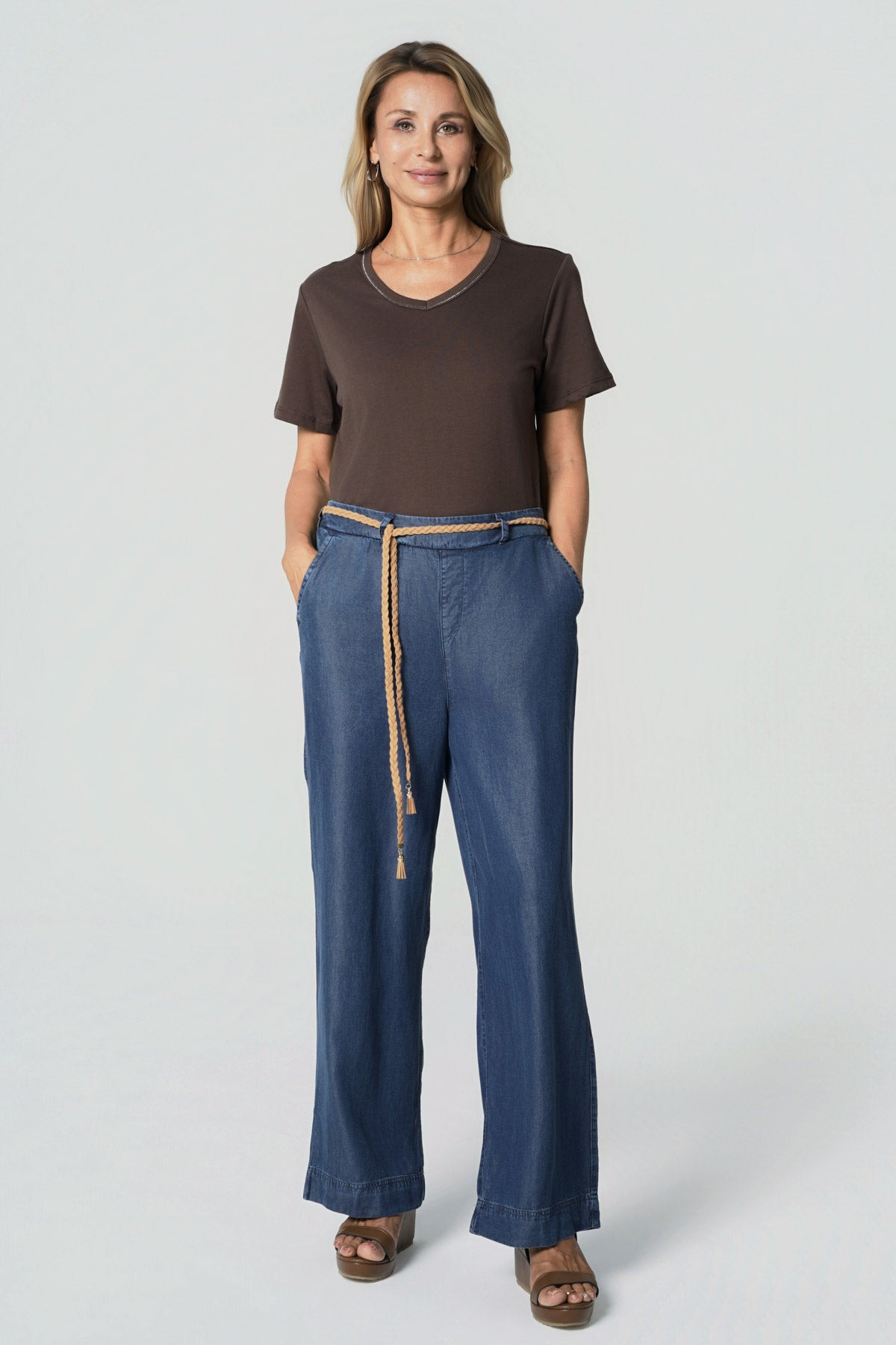 Polera Regular Cuello V Mujer Café