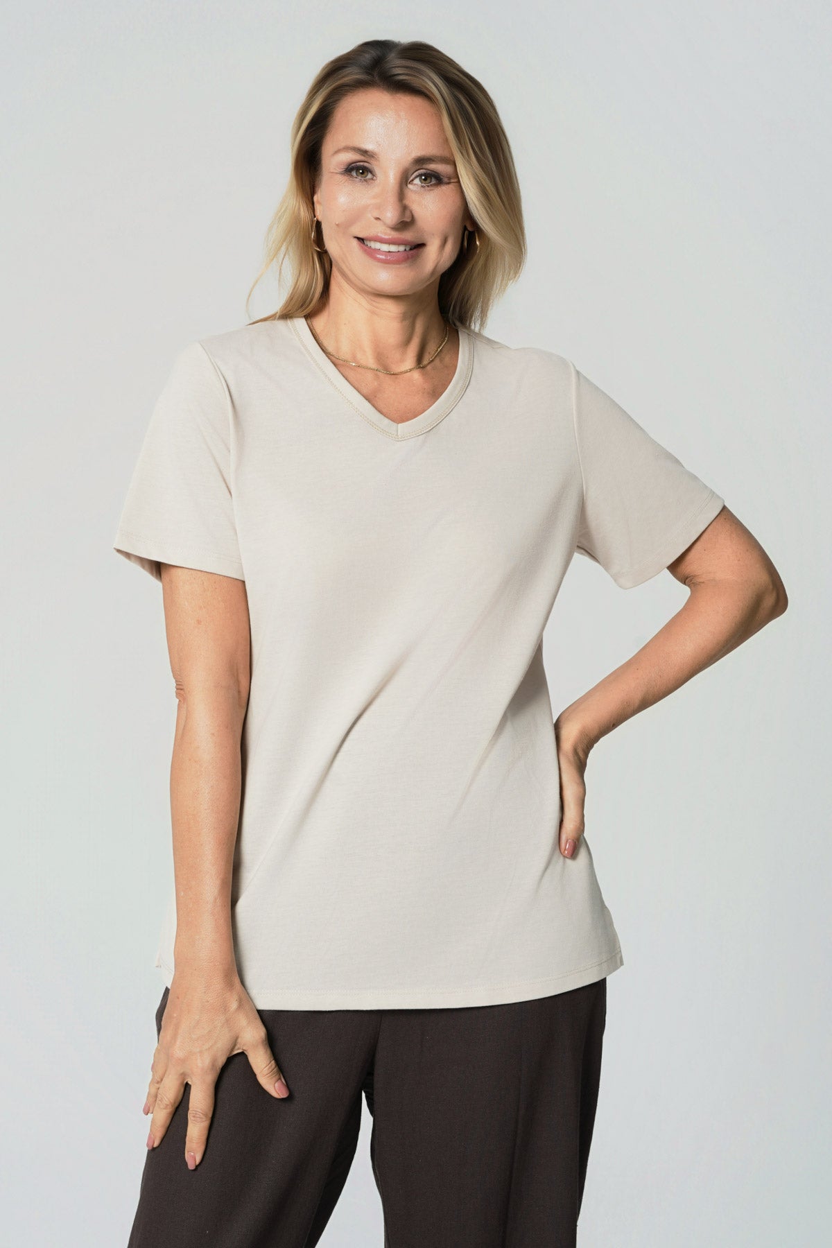 Polera Regular Cuello V Mujer Beige