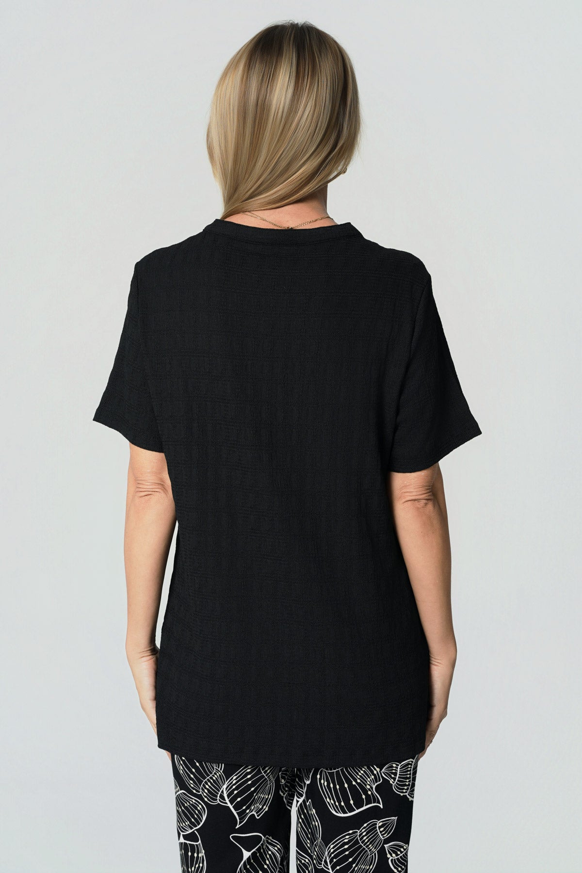 Polera Regular Cuello V Mujer Negro