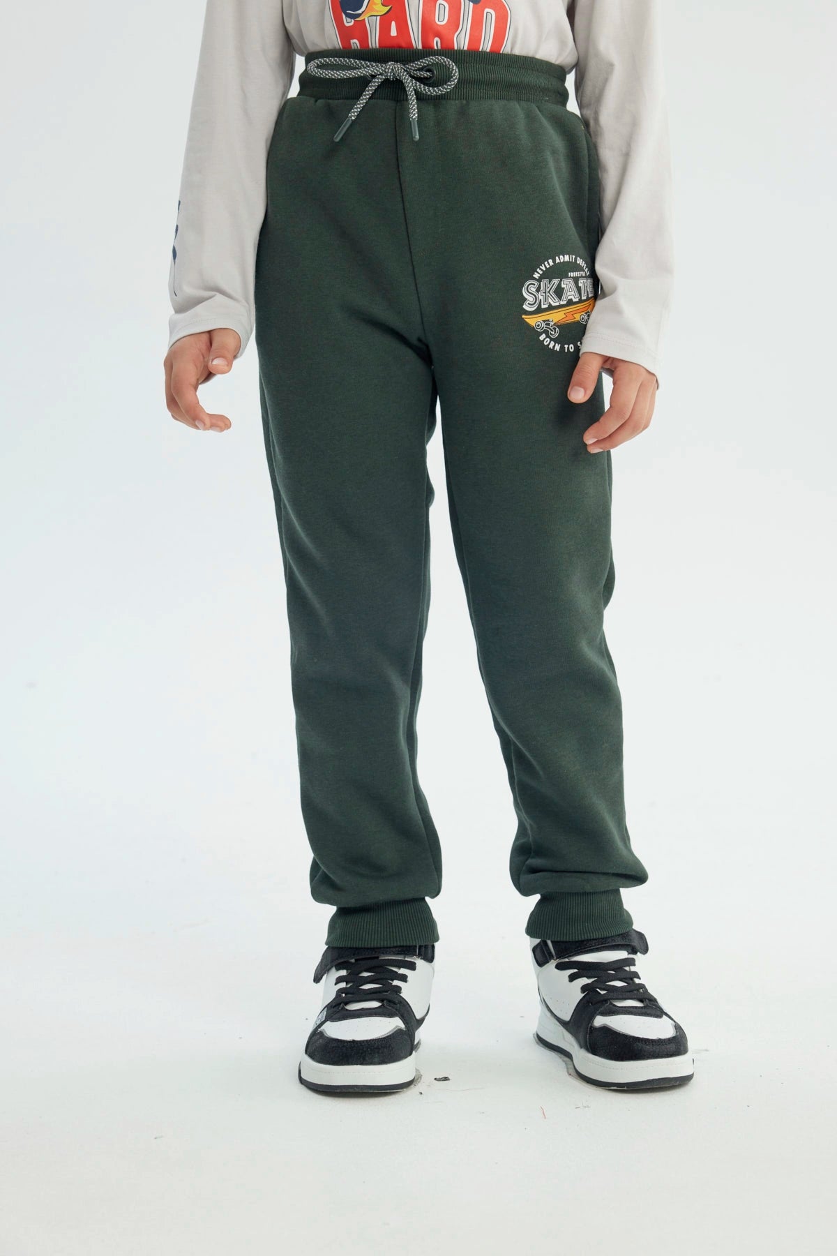 Pantalón Buzo Niño Pitillo Verde Oscuro
