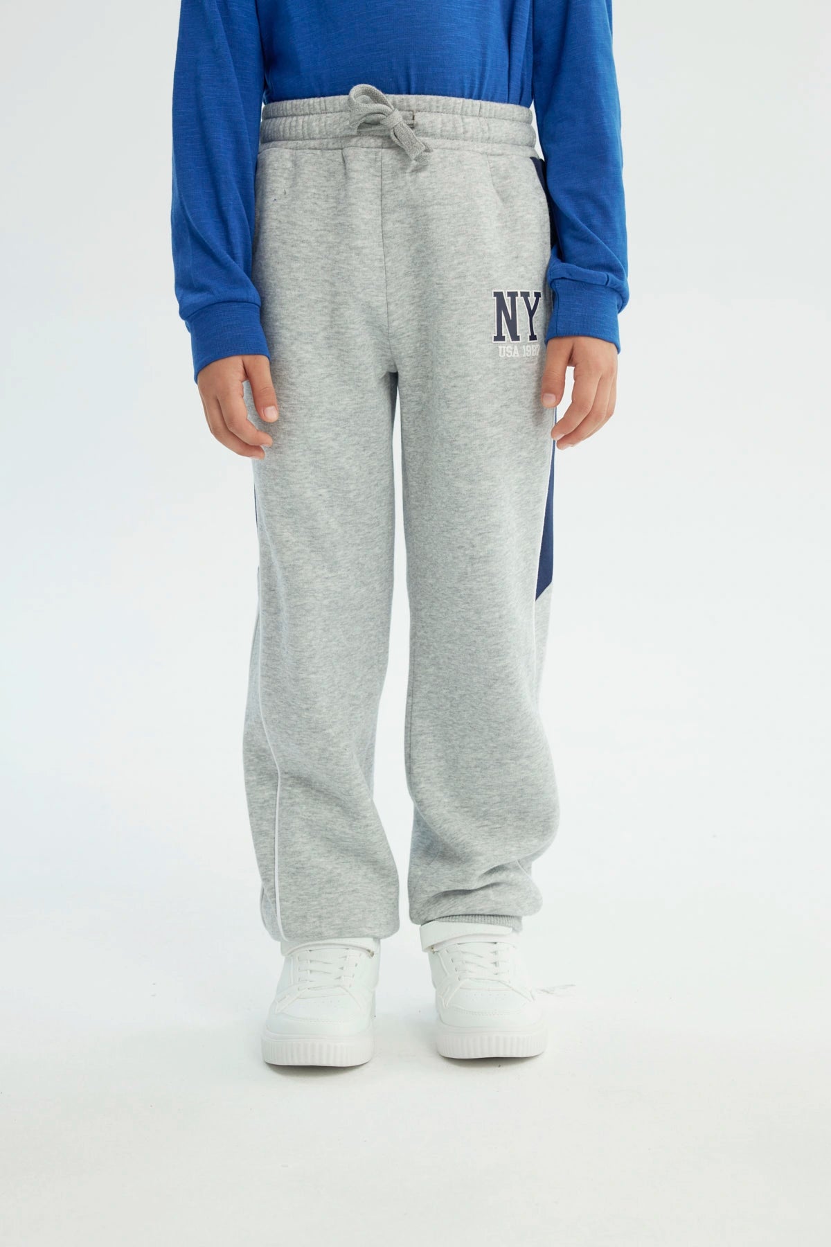 Pantalón Buzo Niño Pitillo Gris Melange Claro