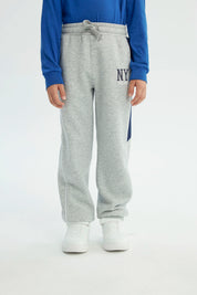 Pantalón Buzo Niño Pitillo Gris Melange Claro