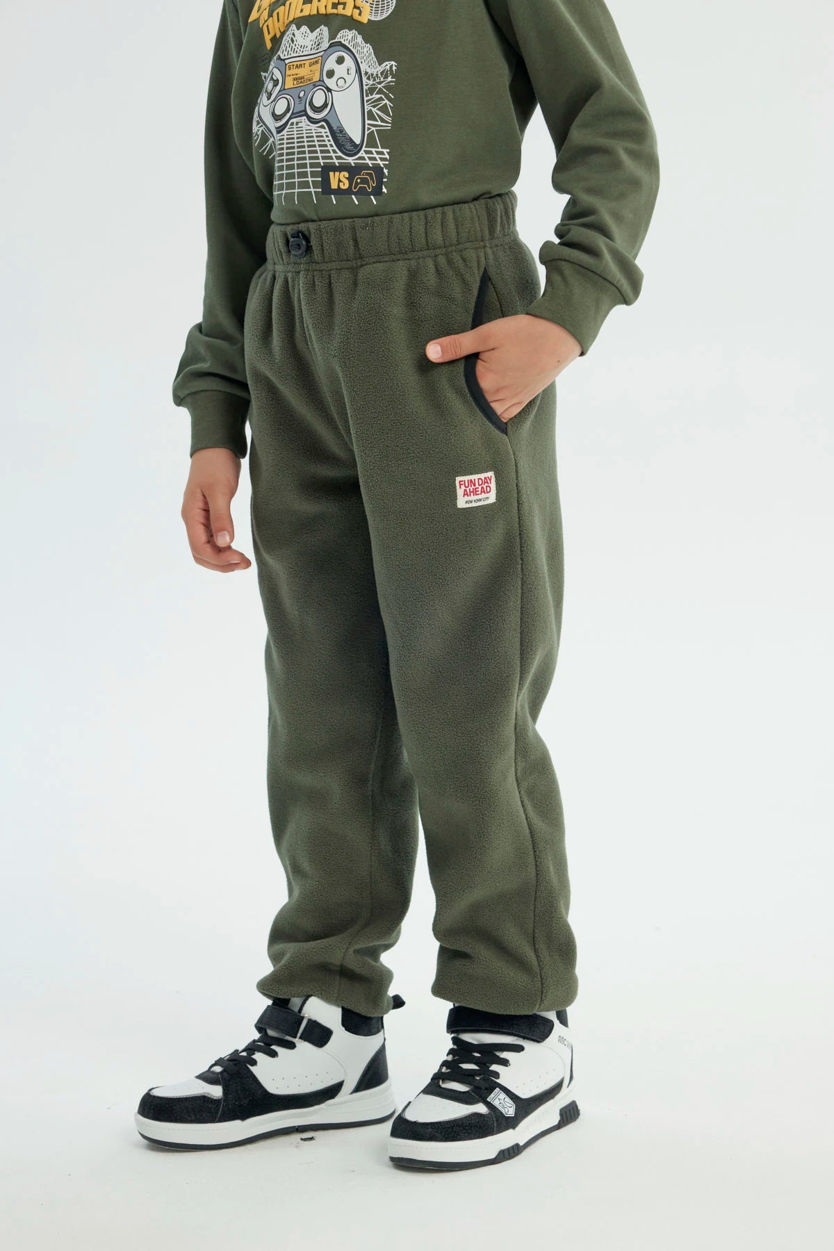 Pantalón Buzo Niño Pitillo Verde Militar