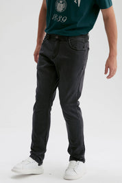 Jeans hombre slim gris oscuro con ajuste slim y diseño moderno