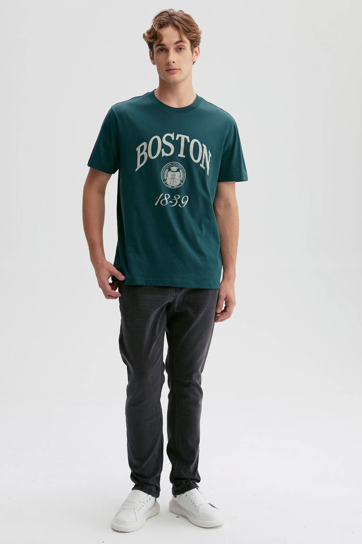 Jeans hombre slim gris oscuro con ajuste slim y diseño moderno