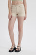 Short Mujer Color Roll Up Tiro Alto Beige Claro