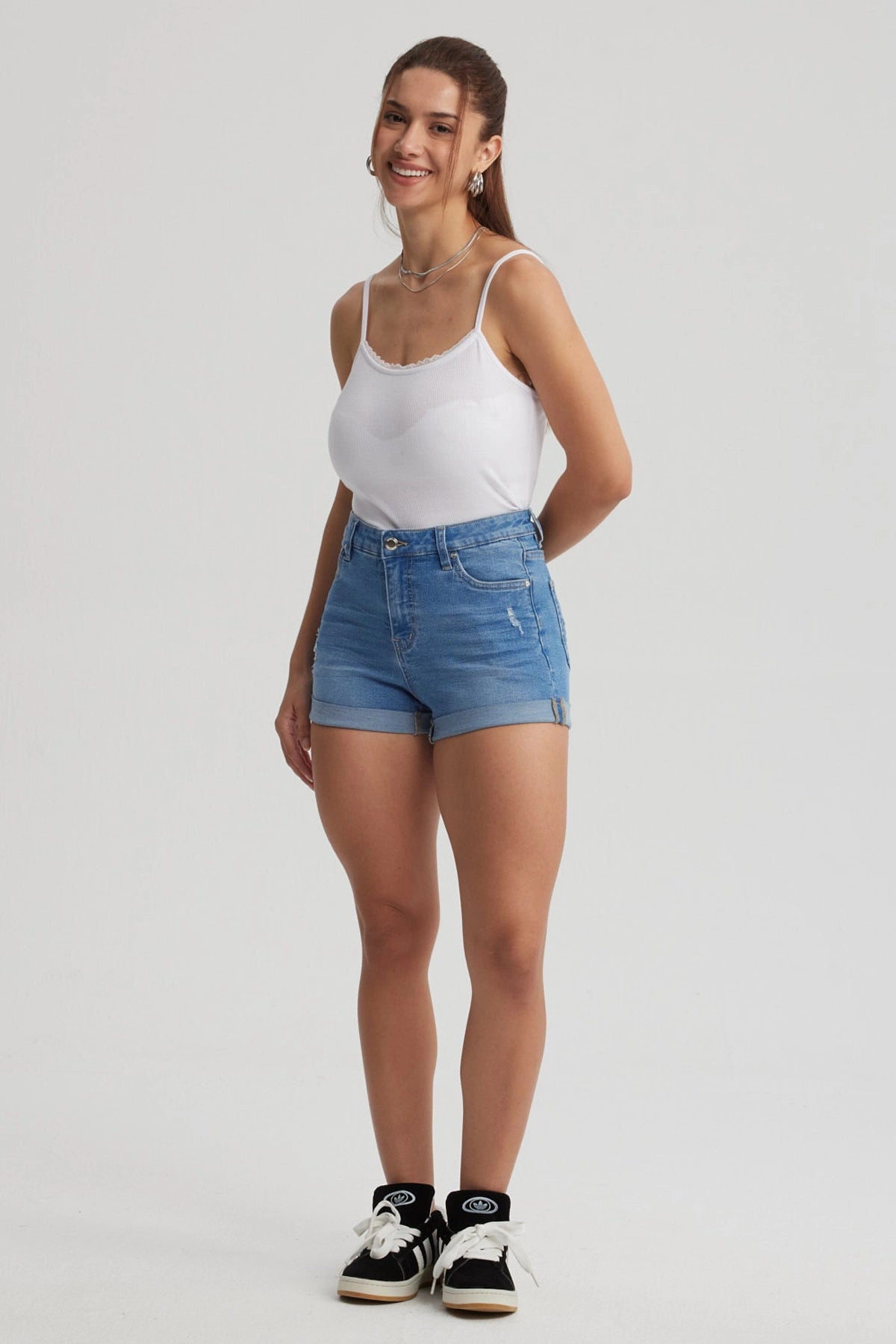 Short Mujer Roll Up Tiro Alto Celeste