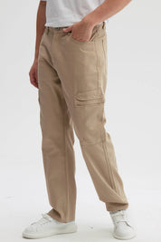Jeans baggy cargo beige para hombre con bolsillos grandes y diseño casual