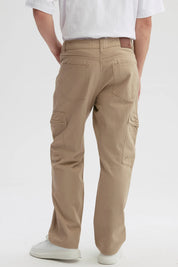 Jeans baggy cargo beige para hombre con bolsillos grandes y diseño casual