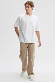 Jeans baggy cargo beige para hombre con bolsillos grandes y diseño casual