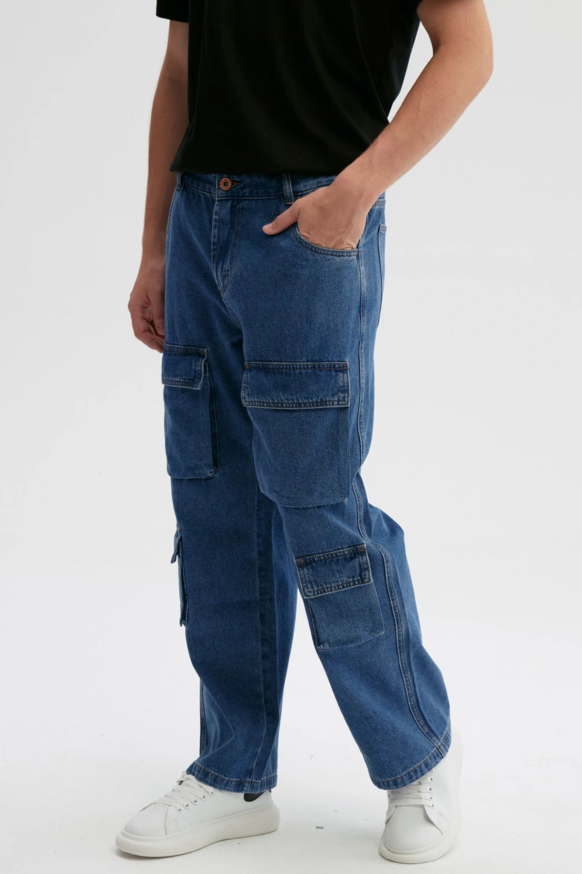 Jeans hombre azul retro con bolsillos cargo delanteros y corte relajado