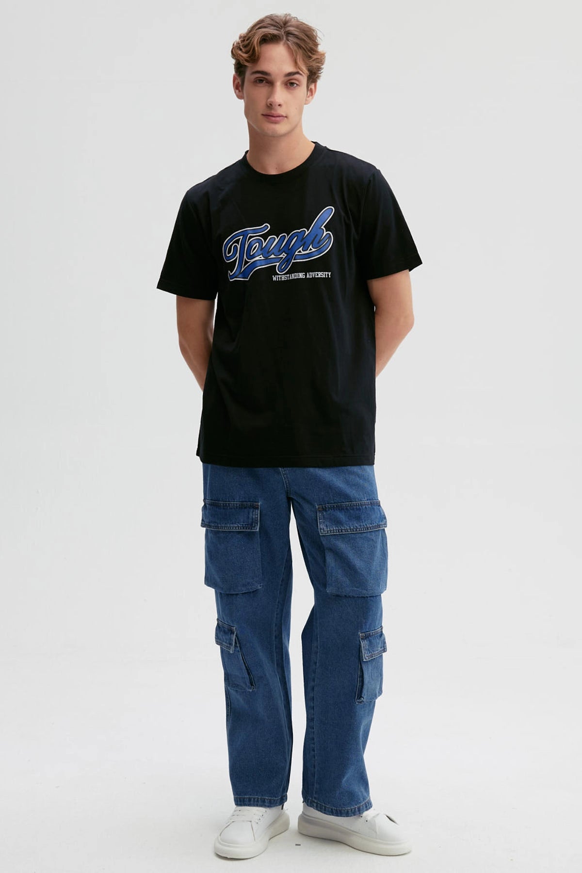 Jeans hombre azul retro con bolsillos cargo delanteros y corte relajado